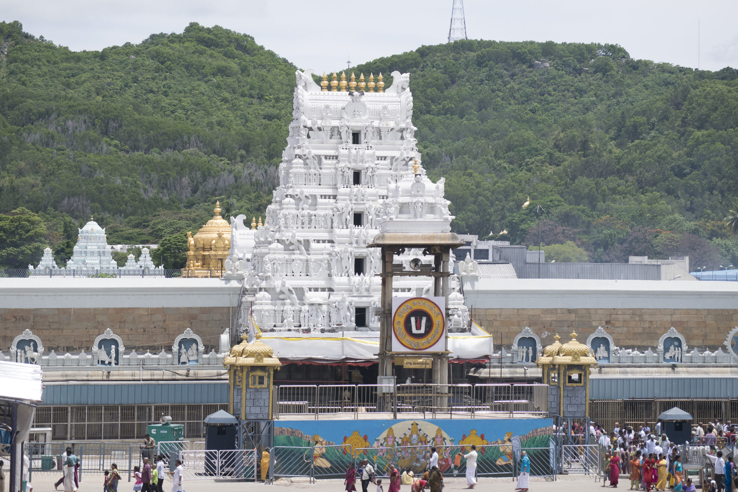 ತಿರುಪತಿ || ಕನ್ನಡ ಬಾವುಟ ಬಣ್ಣದ ವಿಷಯಕ್ಕೆ ತಿರುಪತಿಯಲ್ಲಿ ತಗಾದೆ: ಕನ್ನಡಿಗರ ವಿರೋಧ, ಏನಿದು ವಿವಾದ ?