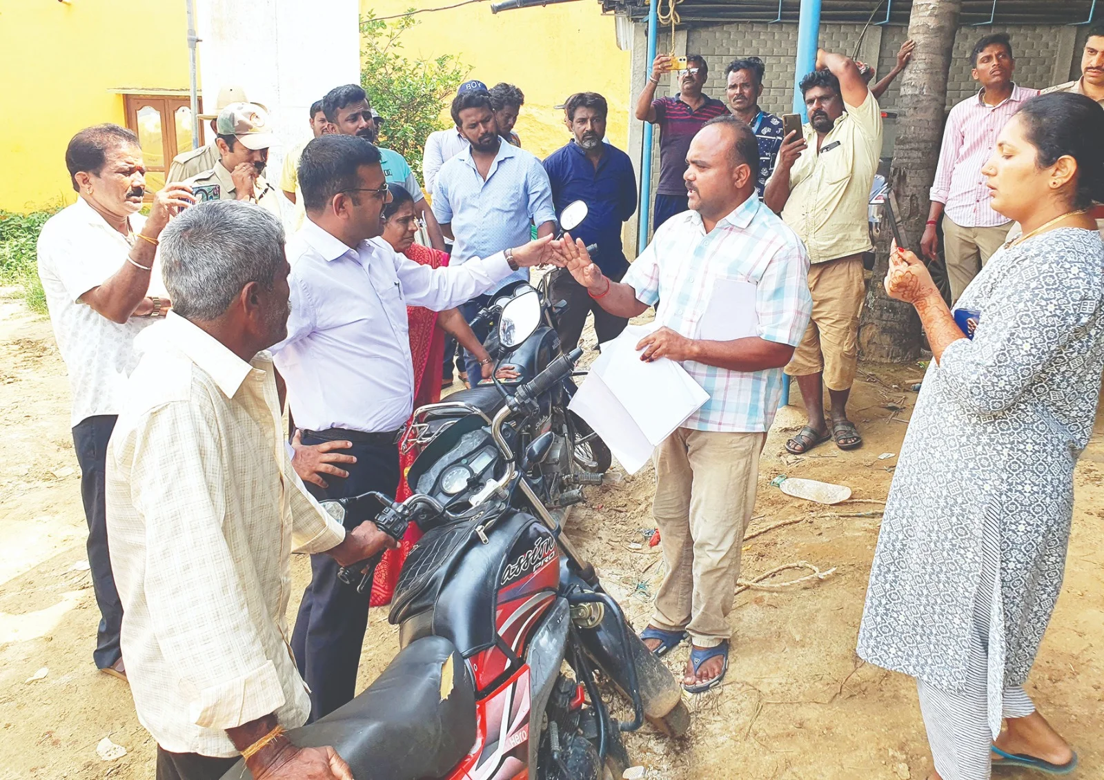 ಸರ್ಕಾರಿ ಜಾಗದಲ್ಲಿ ಅಕ್ರಮ ಶೆಡ್ ನಿರ್ಮಾಣ : ಪೊಲೀಸರ ಸಮ್ಮುಖದಲ್ಲಿ ತೆರವು ಕಾರ್ಯಾಚರಣೆ