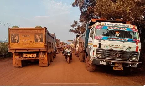 ಗಣಿ ಲಾರಿಗಳ ಅಬ್ಬರಕ್ಕೆ ಜನ ತತ್ತರ