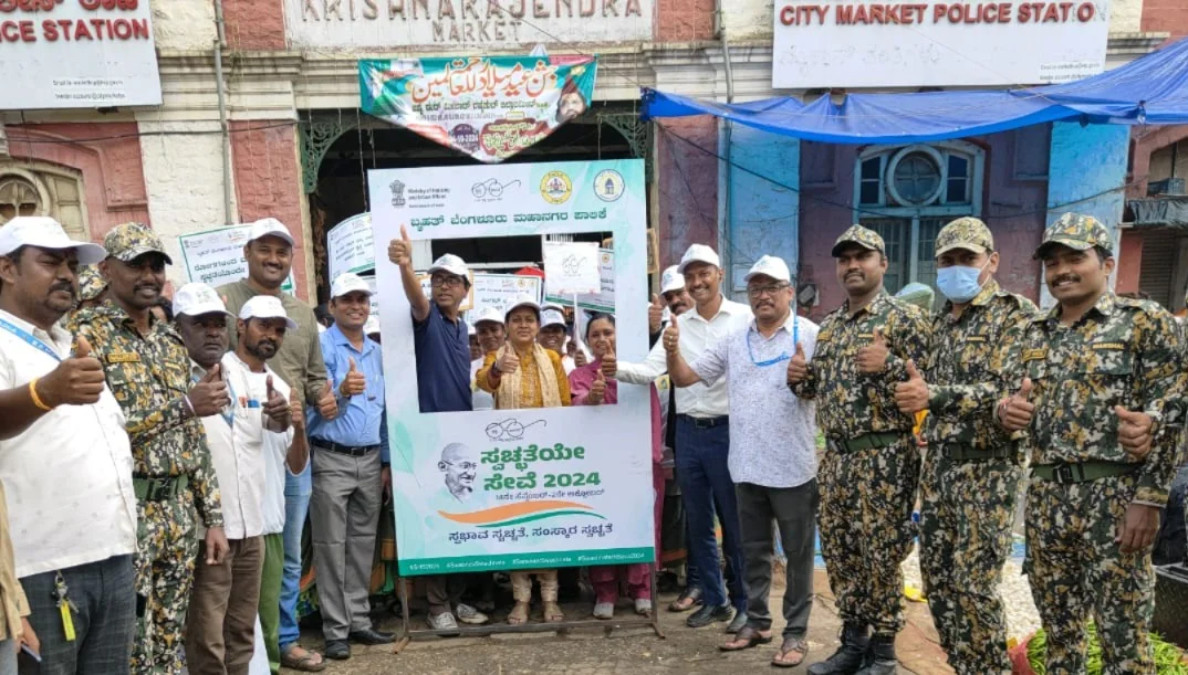 ಕೆ.ಆರ್ ಮಾರುಕಟ್ಟೆಯಲ್ಲಿ ಸ್ವಚ್ಛತೆ ಕಾಪಾಡಿಕೊಳ್ಳಲು ಮಾರಾಟಗಾರರಲ್ಲಿ ಜಾಗೃತಿ