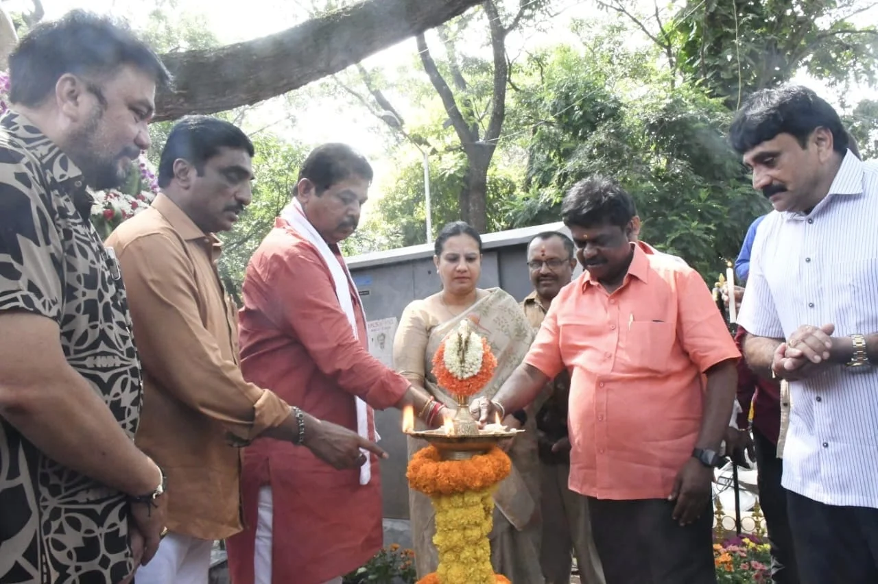 ಯಡಿಯೂರು ವಾರ್ಡ್ ನಲ್ಲಿ ಕರ್ನಾಟಕ ರತ್ನ ಡಾ.ಪುನೀತ್ ರಾಜ್ ಕುಮಾರ್ ಕಂಚಿನ ಪುತ್ಥಳಿ ಲೋಕರ್ಪಣೆ ಮಾಡಿದ ನಿರ್ಮಾಪಕಿ ಅಶ್ವಿನಿ ಪುನೀತ್ ರಾಜ್ ಕುಮಾರ್