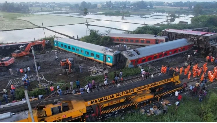 ಮೈಸೂರು-ದರ್ಬಾಂಗ ಎಕ್ಸ್ಪ್ರೆಸ್ ರೈಲು ಅಪಘಾತ: ಏಳು ಪ್ರಯಾಣಿಕರಿಗೆ ಗಾಯ, ಸಿಲುಕಿರುವ ಪ್ರಯಾಣಿಕರಿಗೆ ವಿಶೇಷ ರೈಲು ಸೇವೆ