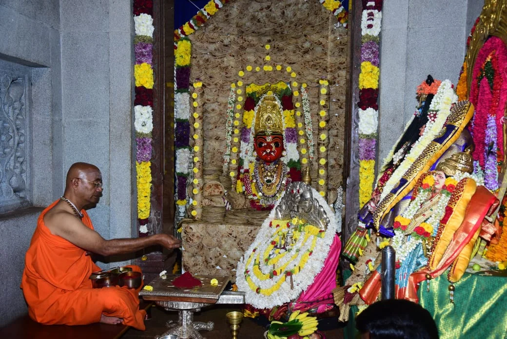 ಈ ದೇವಿಗೆ ಹೋಳಿಗೆ ಅಲಂಕಾರ