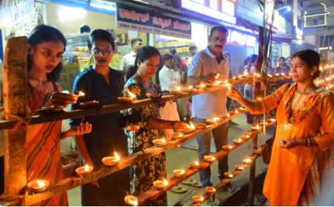 ಉತ್ಥಾನ ದ್ವಾದಶಿ ಅಂಗವಾಗಿ ಶ್ರೀಕೃಷ್ಣ ಮಠದಲ್ಲಿ ಲಕ್ಷ ದೀಪೋತ್ಸವ