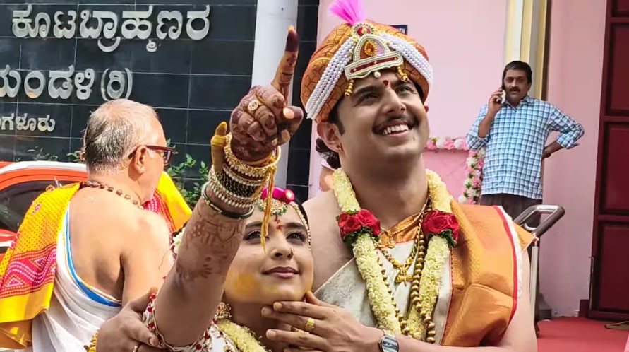 ದಾಂಪತ್ಯ ಜೀವನಕ್ಕೆ ಕಾಲಿಟ್ಟ 'ಲಕ್ಷ್ಮಿ ನಿವಾಸ' ಚಂದನಾ; ಮದುವೆ ಫೋಟೋ ವೈರಲ್