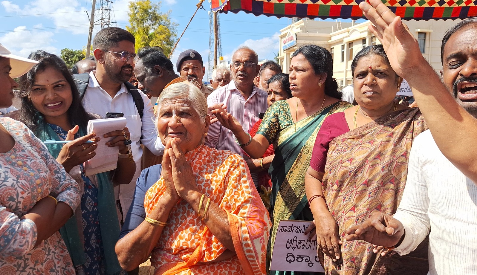 ತಿಪಟೂರು || ಭೂಸ್ವಾಧೀನದ ಭೂಮಿ ವಾಪಸ್ ನೀಡುವಂತೆ ಸಂತ್ರಸ್ತರ ಆಗ್ರಹ