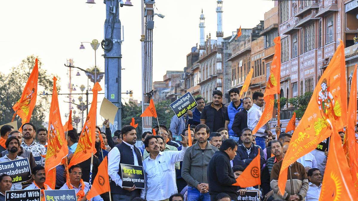 ಬಾಂಗ್ಲಾದೇಶ || ಹಿಂದೂ ಸನ್ಯಾಸಿ ಚಿನ್ಮೋಯ್ ದಾಸ್ ಅವರ ಜಾಮೀನು ಅರ್ಜಿಯನ್ನು ತಿರಸ್ಕರಿಸಿದ ಬಾಂಗ್ಲಾದೇಶ ನ್ಯಾಯಾಲಯ