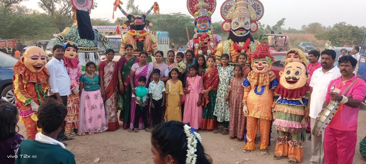 ವಿಜಯನಗರ || ಮಾರಿಕಾಂಬೆ ಜಾತ್ರೆಯಲ್ಲಿ ಡೊಳ್ಳು,ವಾದ್ಯ ಸೇರಿದಂತೆ ಅನೇಕ ವಾದ್ಯ ವೃಂದಗಳೊOದಿಗೆ ಜಾತ್ರೆ .