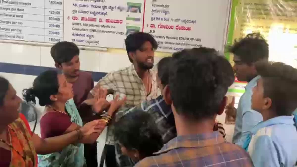 ಹಾವೇರಿ || ಚಿಕಿತ್ಸೆಗೆ ಬಂದಿದ್ದ Girl ಆಸ್ಪತ್ರೆಯಲ್ಲಿ ಸಾ*; injection ಸೈಡ್ ಎಫೆಕ್ಟ್ ಕಾರಣವೆಂದು ಪೋಷಕರ ಪ್ರತಿಭಟನೆ