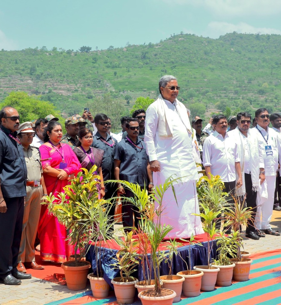 ಚಾಮರಾಜನಗರ || ರಾಜ್ಯದಲ್ಲಿ ಅವಧಿ ಮೀರಿ ನೆಲೆಸಿರುವ ವಿದೇಶಿಗರ ಬಗ್ಗೆ ಎಚ್ಚರಿಕೆ ವಹಿಸಲು ಗೃಹ ಇಲಾಖೆಗೆ ಸೂಚನೆ ನೀಡಲಾಗಿದೆ: ಮುಖ್ಯಮಂತ್ರಿ ಸಿದ್ದರಾಮಯ್ಯ