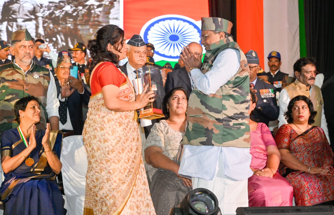 ಸೈನಿಕರು, ರೈತರು, ವೈದ್ಯರು, ಶಿಕ್ಷಕರು ನಮ್ಮ ತಂದೆ ತಾಯಿಯಷ್ಟೇ ಸ್ಮರಣೀಯರು: “CM Siddaramaiah”