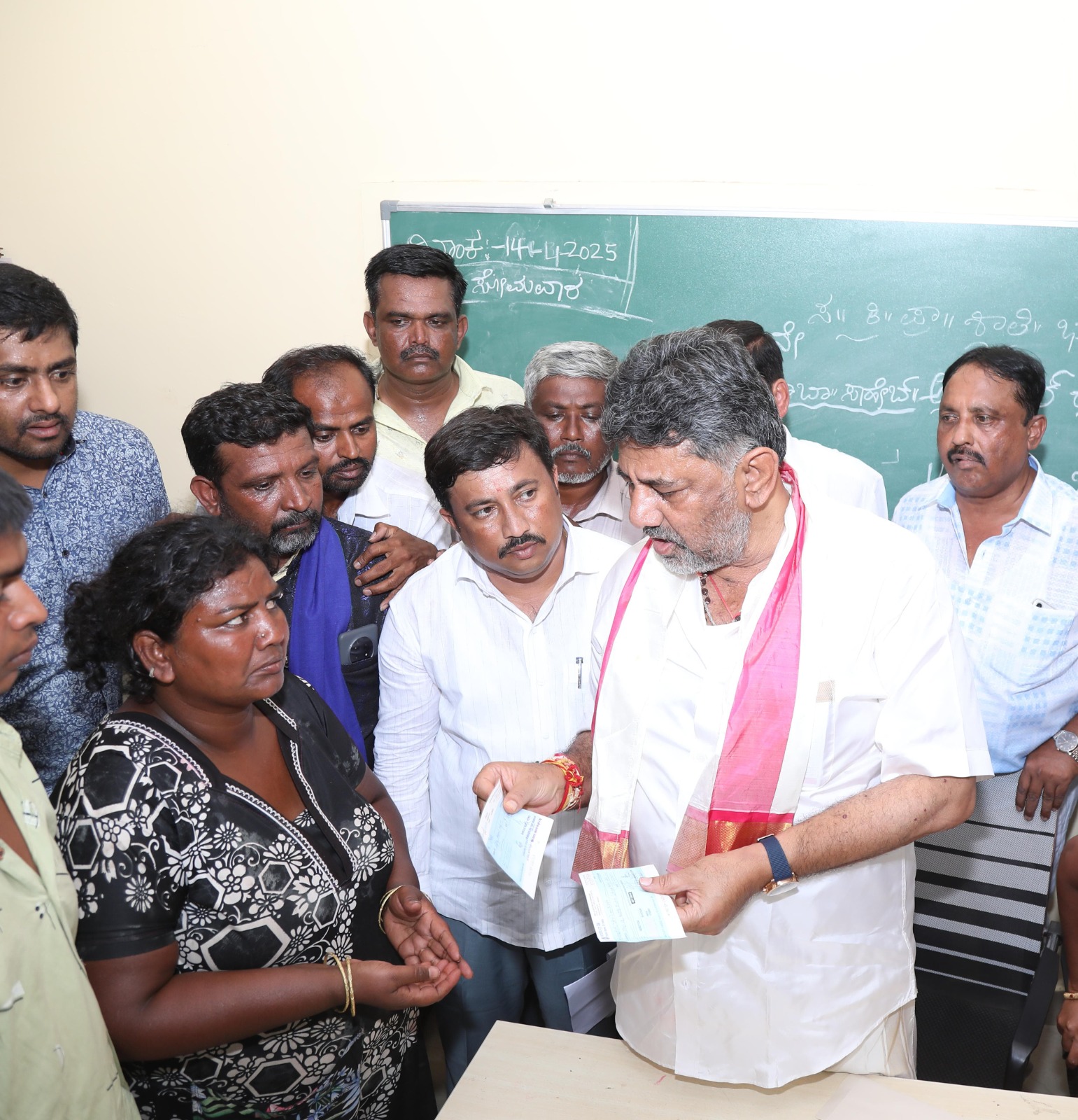 ರಾಮನಗರ || ಬಿಡದಿ ಸಂತ್ರಸ್ತ ಬಾಲಕಿಯ ಕುಟುಂಬಕ್ಕೆ ಸರ್ಕಾರದಿಂದ ನ್ಯಾಯ: DCM D.K. Shivakumar  ಭರವಸೆ