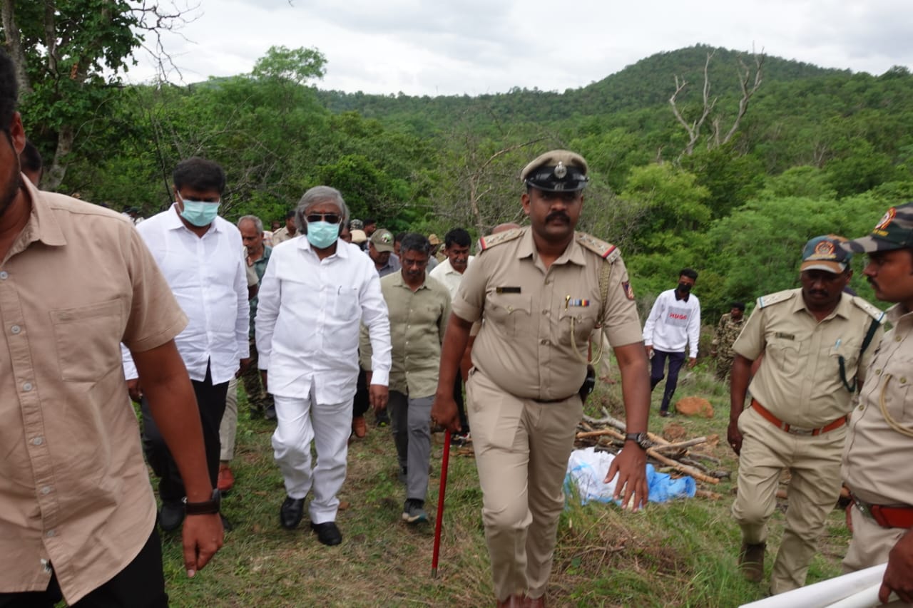 ಮಲೆ ಮಹದೇಶ್ವರ || 5 ಹುಲಿ ಸಾ*ಗೆ ಕಾರಣರಾದವರ ವಿರುದ್ಧ ಕಠಿಣ ಕ್ರಮ : Ishwara Khandre.