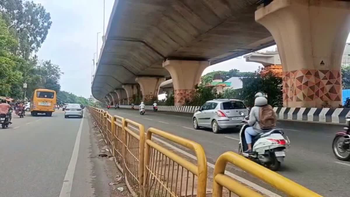 ಬೆಂಗಳೂರು || Airport Roadನಲಿ ಯುವಕನ ಮೃತದೇಹ ಪತ್ತೆ