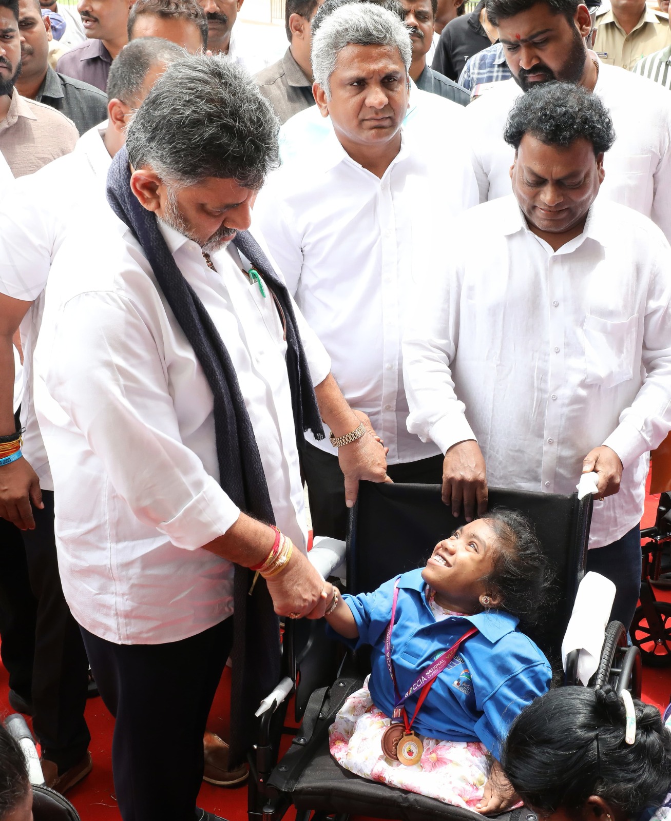 ದೇಶದ ರಕ್ಷಣೆಗೆ ಶ್ರಮಿಸುತ್ತಿರುವ ರಾಹುಲ್ ಗಾಂಧಿ ಅವರಿಗೆ ಆರೋಗ್ಯ, ಸಂತೋಷ ಸಿಗಲಿ: ಜನ್ಮದಿನ ಹಿನ್ನೆಲೆಯಲ್ಲಿ ಶುಭ ಕೋರಿದ DCM D.K. Shivakumar