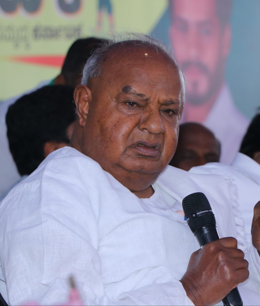 ತಾಯಿ, ಧರ್ಮಪತ್ನಿ ನೆನೆದು ಕಣ್ಣೀರಿಟ್ಟ H.D. Deve Gowda