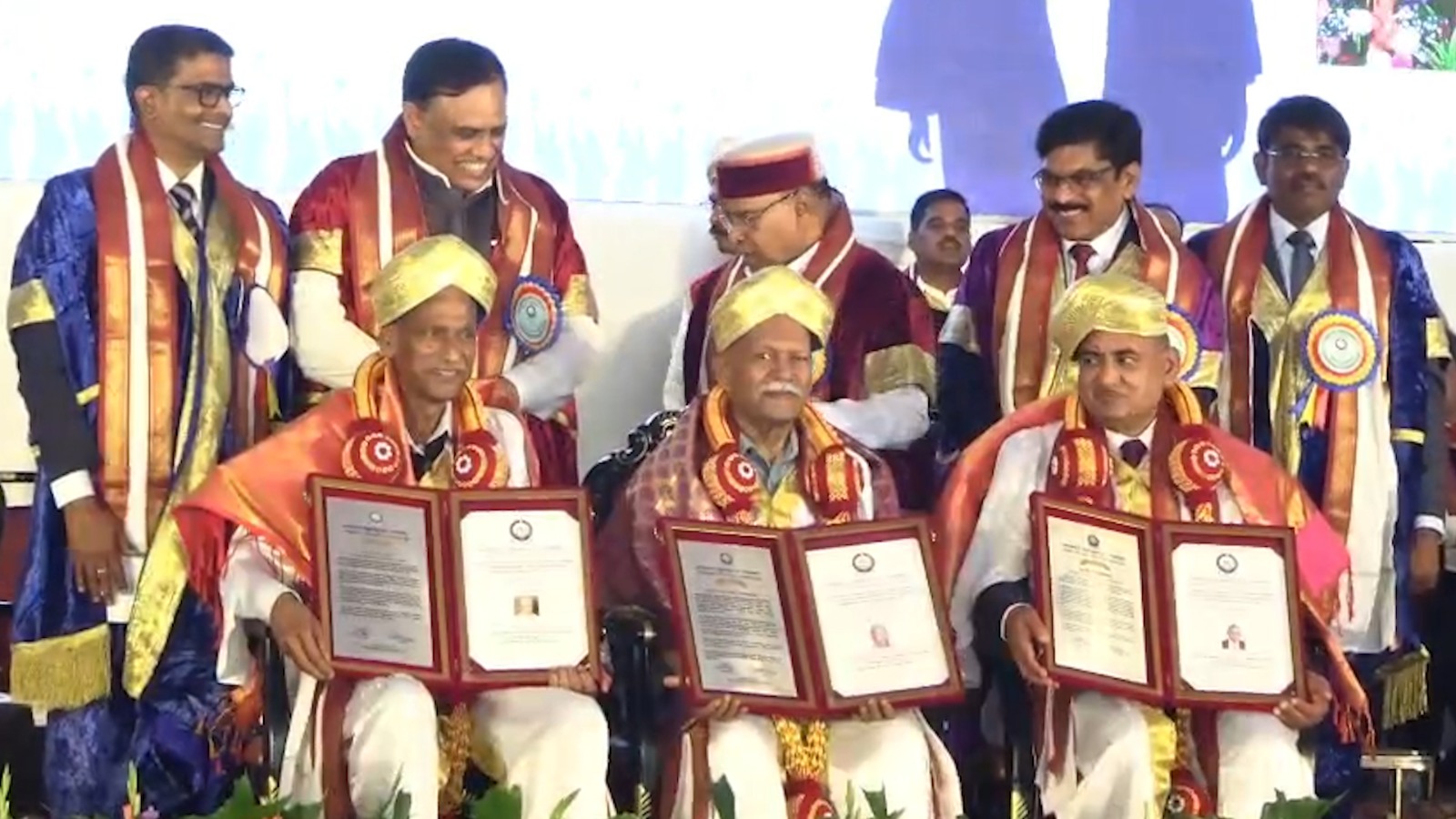 ತುಮಕೂರು || ಎಸ್ ನಾಗಣ್ಣ ಸೇರಿ ಮೂವರಿಗೆ ಗೌರವ ಡಾಕ್ಟರೇಟ್ ಪ್ರದಾನ..