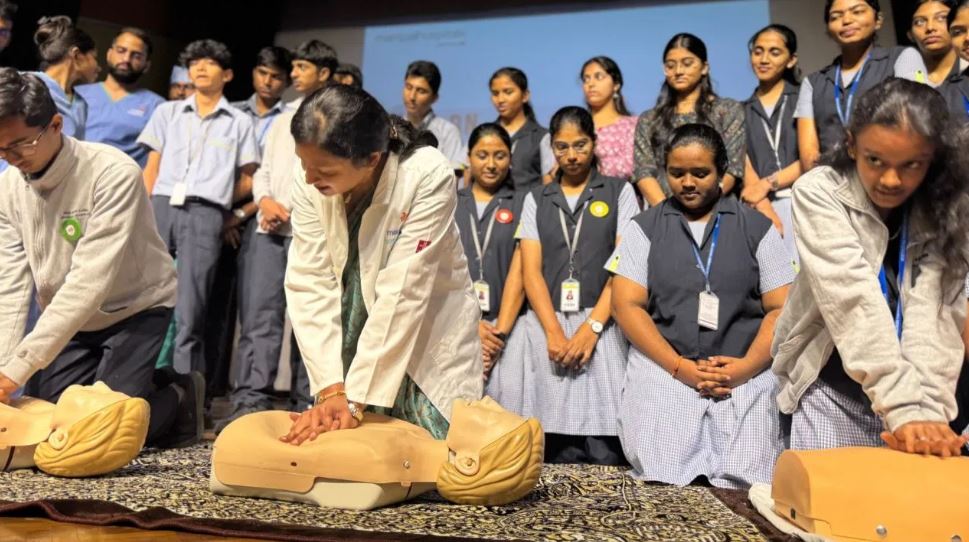 Manipal Hospital 200 ವಿದ್ಯಾರ್ಥಿಗಳಿಗೆ CPR ತರಬೇತಿ, ಯುವಜನರಲ್ಲಿ ಹೆಚ್ಚುತ್ತಿರುವ ಹೃದಯಾಘಾತಕ್ಕೆ ಕಡಿವಾಣ ಹೇಗೆ..?