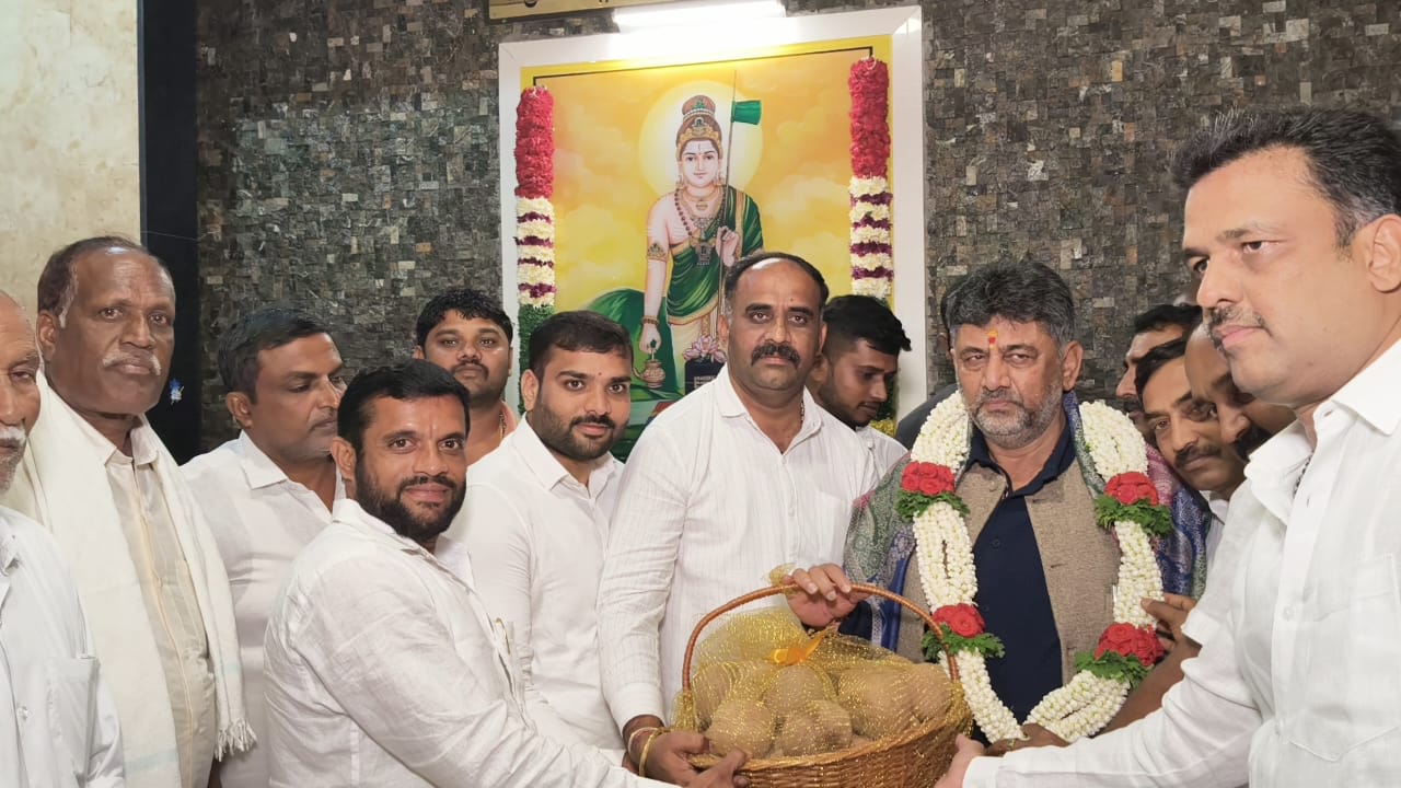 CM, DCM: ಪ್ರವಾಸಕ್ಕೆ ಮುನ್ನಾ ರಹಸ್ಯವಾಗಿ ಹಾಸನಕ್ಕೆ ತೆರಳಿ DK Sivakumar ಪೂಜೆ!