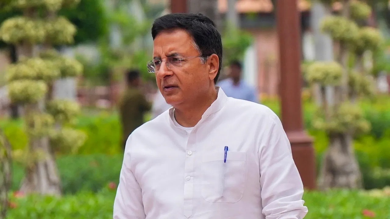 ಸರ್ಕಾರಿ ಅಧಿಕಾರಿಗಳ ಜತೆ Surjewala ಸಭೆ? ಸಚಿವ Rajanna, ಜೆಡಿಎಸ್ ತೀವ್ರ ಆಕ್ಷೇಪ.!