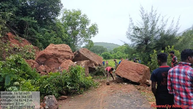 ದೇವಿಮನೆ ಘಟ್ಟ ಭಾಗ ಕುಸಿತ, ರಾಷ್ಟ್ರೀಯ ಹೆದ್ದಾರಿಯಲ್ಲಿ ಏಕಮುಖ ಸಂಚಾರ.