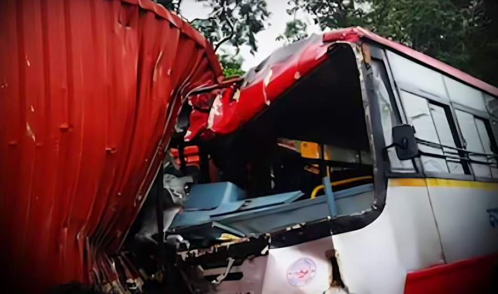 Shivamogga || KSRTC ಬಸ್ ಹಾಗೂ ಟ್ರಕ್ ಡಿಕ್ಕಿ : ಹಲವು ಪ್ರಯಾಣಿಕರಿಗೆ ಗಾಯ..!