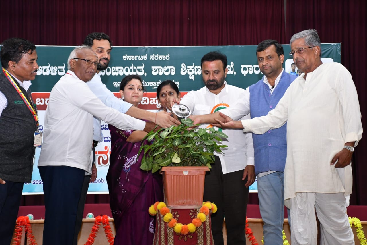 ಧಾರವಾಡ || ರಾಜಕೀಯ ಬಿಟ್ಟು, ಸರಿಯಾಗಿ ಕೆಲಸ ಮಾಡಿ: ಸಚಿವ Santosh Lad.