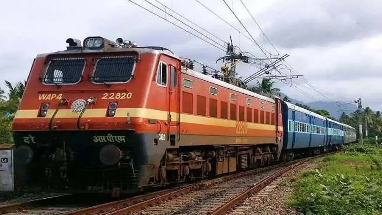 ಸ್ವಾತಂತ್ರ್ಯ ದಿನಾಚರಣೆ ಹಿನ್ನೆಲೆ ಹುಬ್ಬಳ್ಳಿ ಟು ಕಾರೈಕ್ಕುಡಿ ಮಧ್ಯೆ ವಿಶೇಷ ರೈಲು ಸಂಚಾರ. | Independence Day