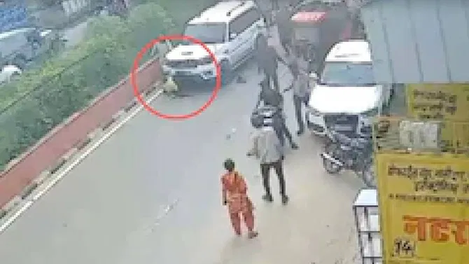  ಸಣ್ಣ ವಾಗ್ವಾದ, ಯುವಕನ ಮೇಲೆ ಕಾರು ಹತ್ತಿಸಿದ ದುಷ್ಕರ್ಮಿಗಳು.