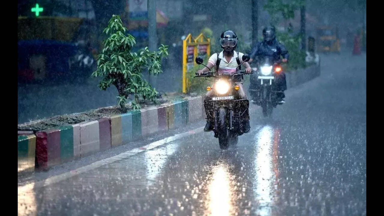ಕರ್ನಾಟಕದಾದ್ಯಂತ ಆಗಸ್ಟ್ 27ರಿಂದ ಮತ್ತೆ ಮಳೆ ಹಲವು ಜಿಲ್ಲೆಗಳಿಗೆ ಯೆಲ್ಲೋ ಅಲರ್ಟ್​ ಘೋಷಣೆ. | Rain