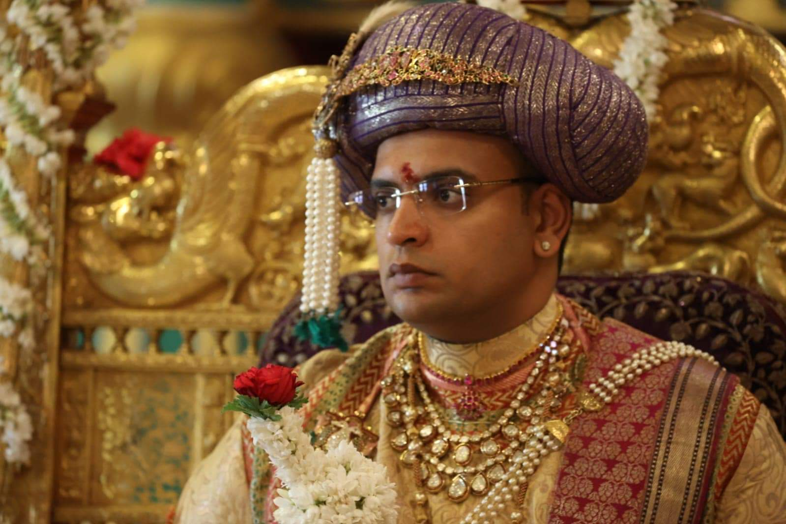 ಯದುವೀರ್ ಕೃಷ್ಣ್​ದತ್ ಒಡೆಯರ್ ದ್ವಂದ್ವ ಹೇಳಿಕೆ ನೀಡಿ ಗೊಂದಲ ಸೃಷ್ಟಿ.
