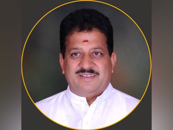 ನಾವು ಧರ್ಮಸ್ಥಳದೊಂದಿಗಿದ್ದೇವೆ ಸ್ಲೋಗನ್ ಹಾಕ್ಕೊಂಡು 200 ಕಾರುಗಳಲ್ಲಿ ಮಂಜುನಾಥನ ಸನ್ನಿಧಿಗೆ ಹೋಗುತ್ತಿದ್ದೇವೆ: Vishwanath
