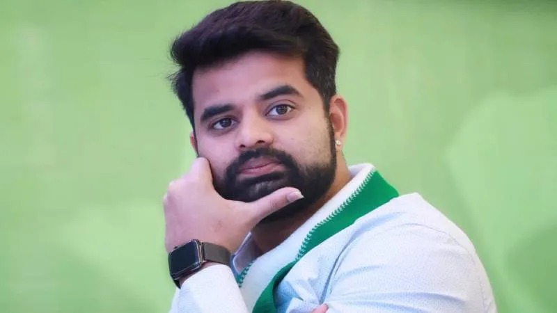 ಕಳೆದ ಲೋಕಸಭಾ ಚುನಾವಣೆ ವೇಳೆ ಅಶ್ಲೀಲ ವಿಡಿಯೋ ಸಾಮಾಜಿಕ ಜಾಲತಾಣಗಳಲ್ಲಿ ವೈರಲ್ ಆಗಿದ್ದು, ಈ ಸಂಬಂಧ ಹಾಸನದ ಮಾಜಿ ಸಂಸದ ಪ್ರಜ್ವಲ್ ರೇವಣ್ಣ