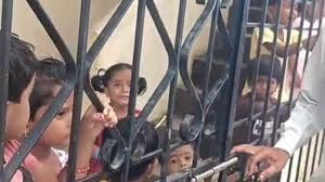 ಮಕ್ಕಳನ್ನು ಅಂಗನವಾಡಿಯಲ್ಲಿ ಲಾಕ್ ಮಾಡಿ ಜಮೀನು ಕೆಲಸಕ್ಕೆ ಹೋದ ಸಹಾಯಕಿ