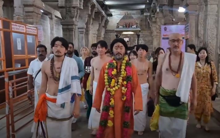 ವಿಶ್ವ ಶಾಂತಿಗಾಗಿ ತಮಿಳುನಾಡಿನ ದೇವಸ್ಥಾನದಲ್ಲಿ ವಿಶೇಷ ಯಾಗ ಮಾಡಿದ ಜಪಾನಿಯರು || Japanese Perform Yagna.