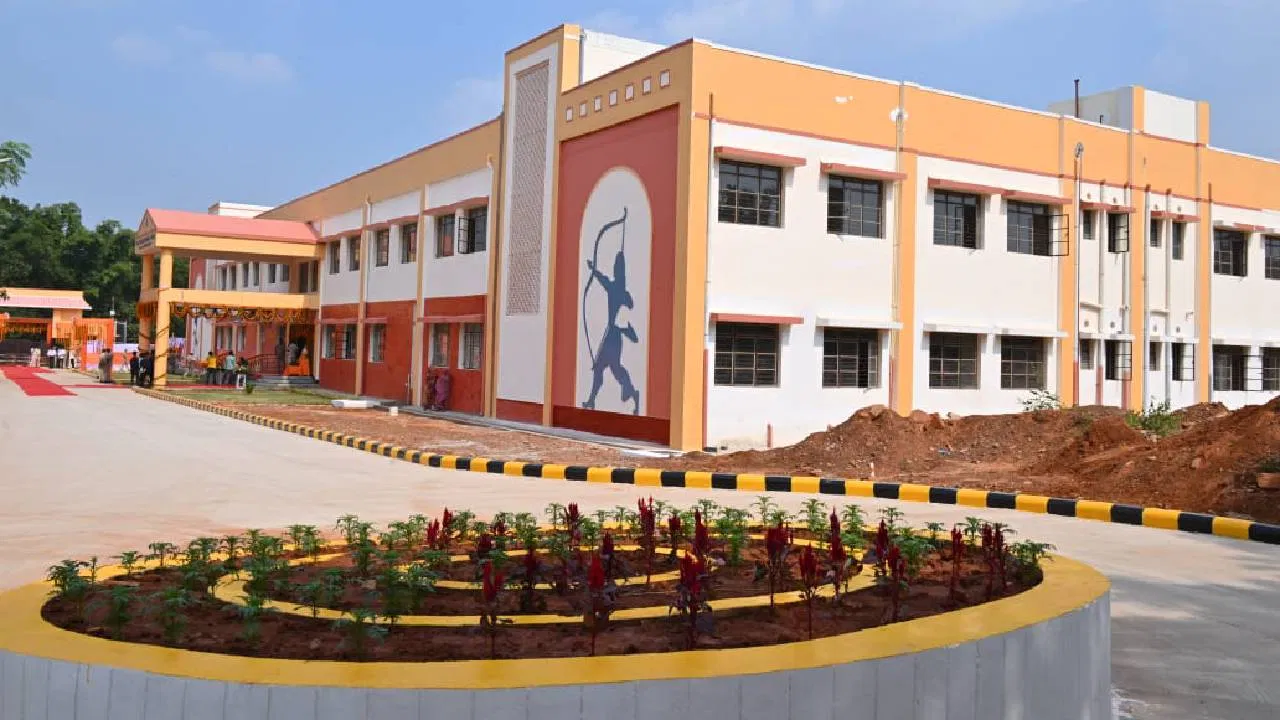 ಏಕಲವ್ಯ ವಸತಿ ಶಾಲೆಗಳಲ್ಲಿ 7,267 ಹುದ್ದೆಗಳಿಗೆ ಭರ್ಜರಿ ನೇಮಕಾತಿ: ಅರ್ಜಿ ಸಲ್ಲಿಸಲು ಅ. 23 ವರೆಗೆ ಅವಕಾಶ.|TeacherJobs