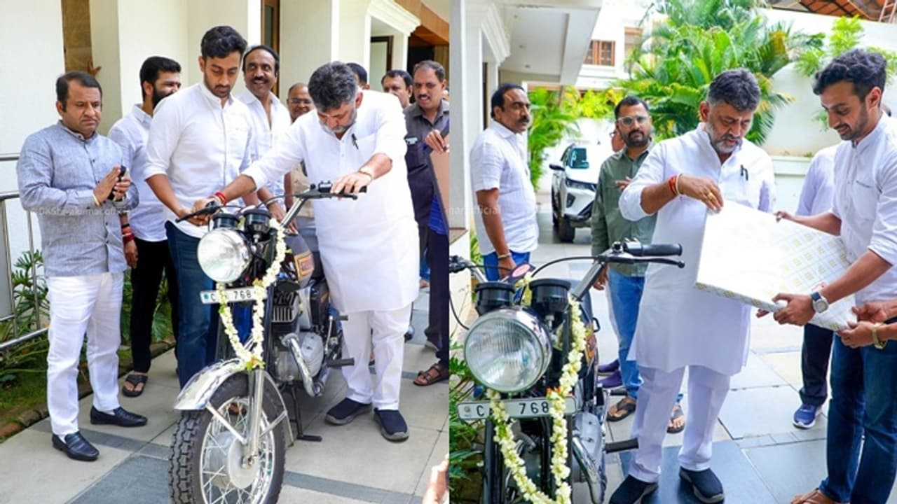 ಕಾಲೇಜು ದಿನಗಳ ನೆನಪು – ಡಿಕೆಶಿಯೇ ತಮ್ಮ YezdiBike ಮೇಲೆ KPCC ಕಚೇರಿಗೆ ಎಂಟ್ರಿ!”