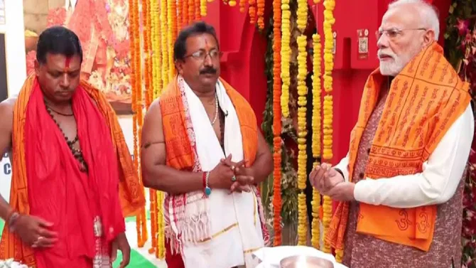 ನವರಾತ್ರಿಯಂದು ತ್ರಿಪುರ ಸುಂದರಿ ದೇವಾಲಯದಲ್ಲಿ ಪೂಜೆ ಸಲ್ಲಿಸಿದ ಪ್ರಧಾನಿ ಮೋದಿ; ಪ್ರಸಾದ್ ಯೋಜನೆಯಡಿ ಪುನರಾಭಿವೃದ್ಧಿ