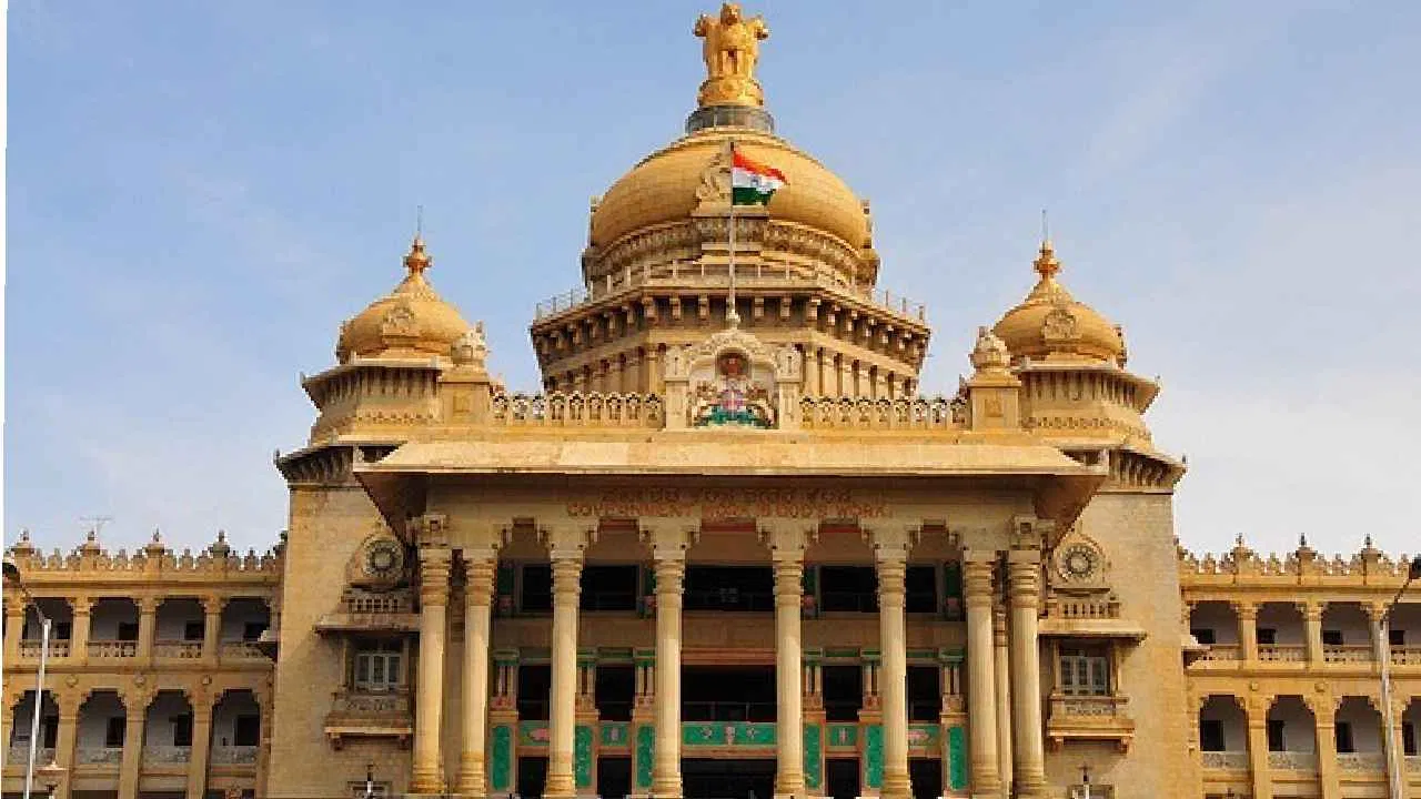 ದಸರಾ ಗಿಫ್ಟ್: ಸರ್ಕಾರ 3 ವರ್ಷ ವಯೋಮಿತಿ ಸಡಿಲಿಕೆ ಘೋಷಣೆ!