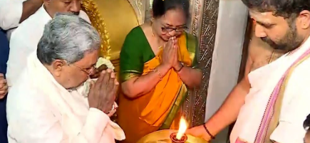 ದಸರಾ ಕಳೆಗಟ್ಟಿದ ಮೈಸೂರು: ಚಾಮುಂಡೇಶ್ವರಿ ದರ್ಶನ ಪಡೆದು ಆರತಿ ಸ್ವೀಕರಿಸಿದ ಬಾನು ಮುಷ್ತಾಕ್.