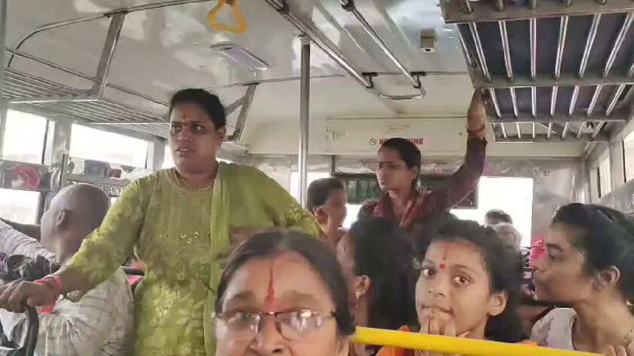 ಬಸ್ನೊಳಗೇ ಬಿಸಿ ಜಗಳ: ವೃದ್ಧೆ ಹಾಗೂ ಯುವತಿಯ ನಡುವೆ ಜಗಳ