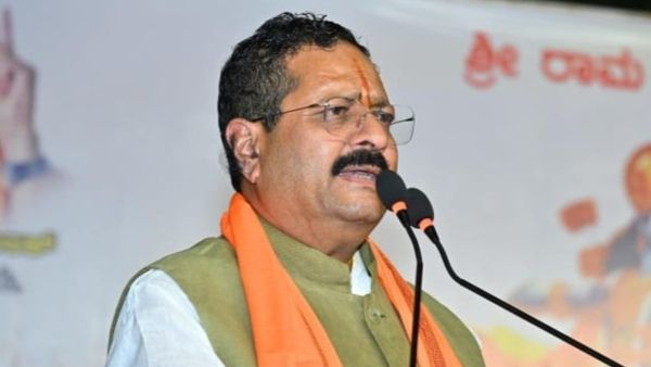 ಸಿದ್ದರಾಮಯ್ಯ ಹಣೆಗೆ ಕುಂಕುಮ ಇಟ್ಟ್ರೆ ಒರಿಸಿಕೊಳ್ತಾರೆ, ಟೋಪಿ ಹಾಕಿದ್ರೆ ಬೇರೆ ರೀತಿ!”: ಯತ್ನಾಳ್​ ವ್ಯಂಗ್ಯ.