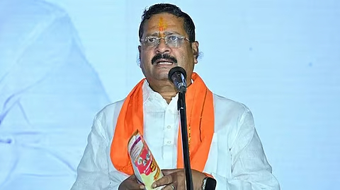 ಯತ್ನಾಳ್ ಲೆಕ್ಕಾಚಾರ: “ವಿಭೂತಿ ಹಚ್ಚೋದು ಏನು? ನಾಯಿದೋ ಹಂದಿದೋ ಮಾಡಿ ಹಚ್ಚಲಿ!”