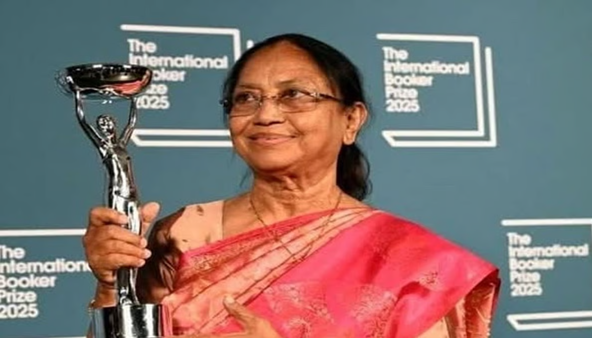 ಹಾಸನಾಂಬೆ ದೇವಿ ದರ್ಶನಕ್ಕೆ ಬಾನು ಮುಷ್ತಾಕ್ ಕುಟುಂಬ ಸಮೇತ ಆಗಮನ.