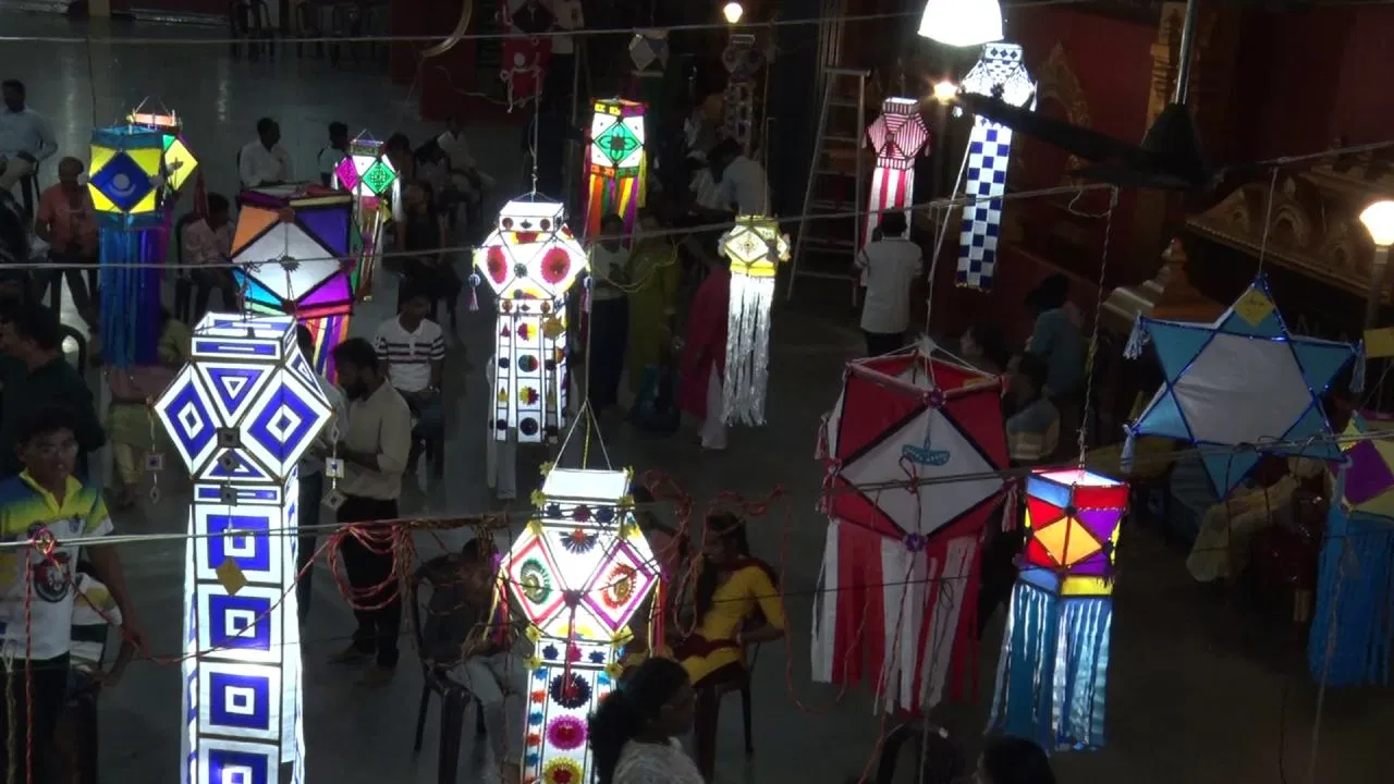 ಕುದ್ರೋಳಿಯಲ್ಲಿ ಗೂಡು ದೀಪಗಳ ಕಲೆ: ದೀಪಾವಳಿಗೆ ಸಂಸ್ಕೃತಿ ಮತ್ತು ಸೃಜನಶೀಲತೆಗೂ ಹೊಮ್ಮಿದ ಬೆಳಕು!