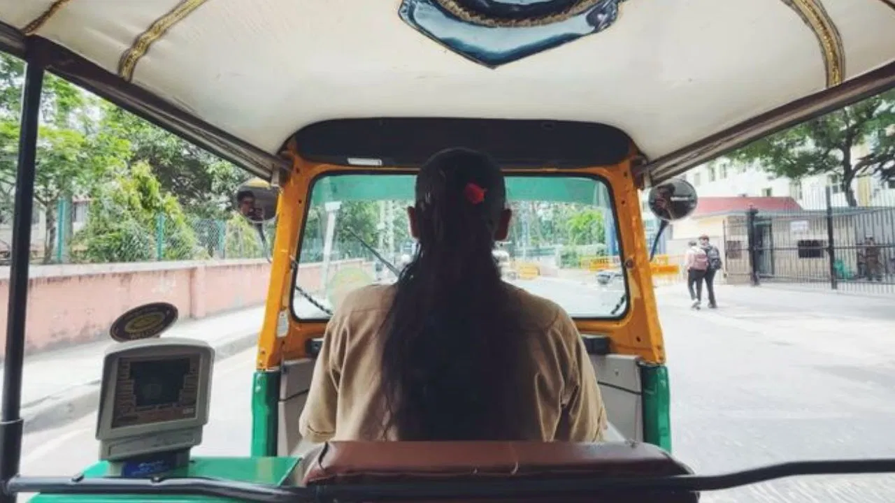 ತಡರಾತ್ರಿ ಮನೆ ತಲುಪಿಸಿದ ಮಹಿಳಾ ಆಟೋ ಚಾಲಕಿ: ಬೆಂಗಳೂರಿನ ಉದ್ಯಮಿಯಿಂದ ಎಮೋಶನಲ್ ಪೋಸ್ಟ್!