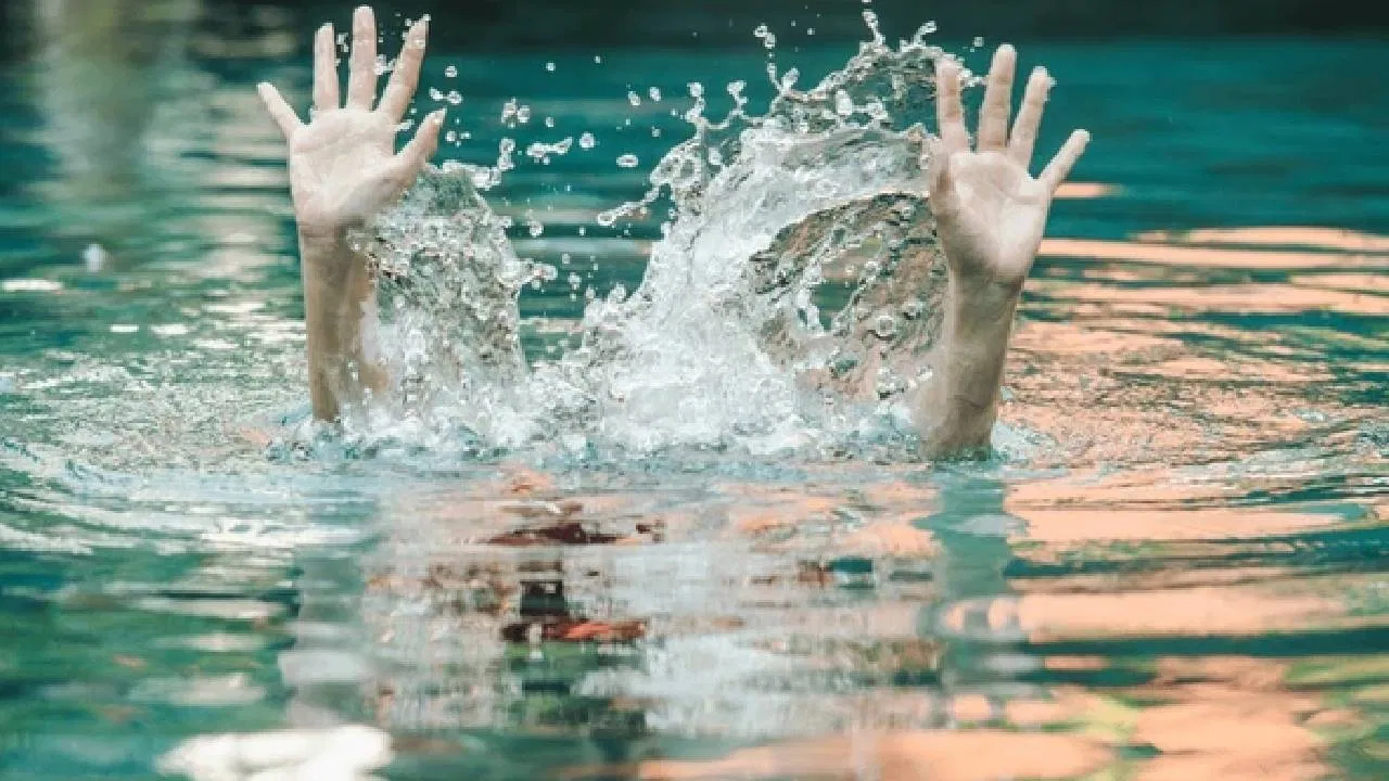 ಪೊಲೀಸರು ಬಂದ್ರು ಓಡ್ರೋ ಎನ್ನುತ್ತಾ ಹೋಗಿ ನದಿಗೆ ಹಾರಿ ಪ್ರಾಣಬಿಟ್ಟ ಜೂಜುಕೋರ, ಮೂವರು ಪೊಲೀಸರ ಅಮಾನತು.