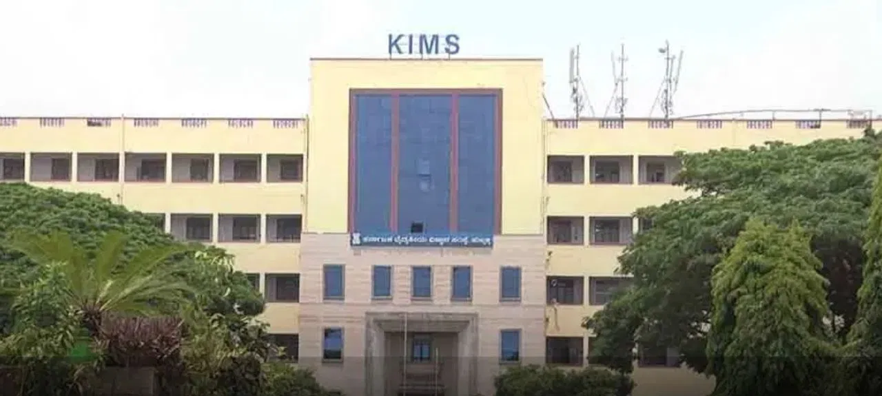 ಹುಬ್ಬಳ್ಳಿ ಕಿಮ್ಸ್​ನಲ್ಲಿ ಲ್ಯಾಬ್ ಸಿಬ್ಬಂದಿಯ ನಿರ್ಲಕ್ಷ್ಯ! ರಿಪೋರ್ಟ್‌ಗಾಗಿ ರೋಗಿಗಳ ಪರದಾಟ.