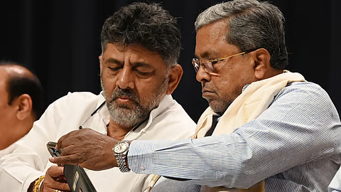 ರಾಜಣ್ಣ ನಿವಾಸದಲ್ಲಿ CMಗೆ ಔತಣಕೂಟ, ಸಿದ್ದರಾಮಯ್ಯ ಪಟ್ಟ ಉಳಿಸಲು ಬೆಂಬಲಿಗರ ಆಟ.