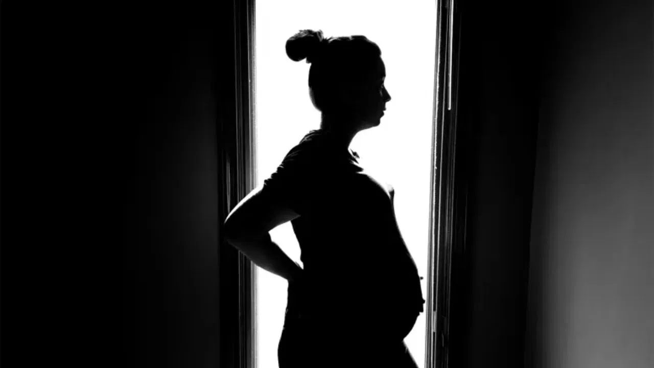  “ಪ್ರೀತಿಸಿ ಮದುವೆಯಾದ ಪತಿ ವಿಲನ್! ಗರ್ಭಿಣಿ ಪತ್ನಿಗೆ ಹ*.